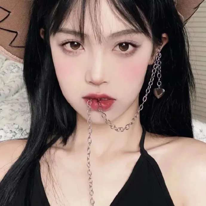 艾拉女士封面