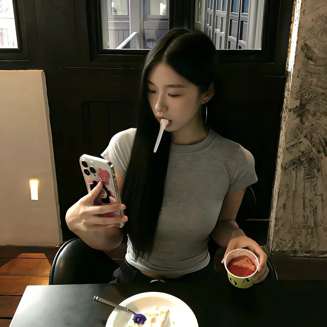 黑衣女孩封面